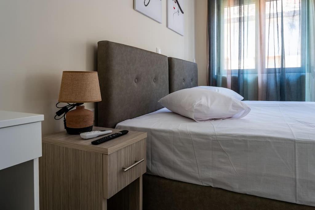 Apartament Plaka Rafaela Elegant Urban Retreat In Athens Historic Heart Zewnętrze zdjęcie