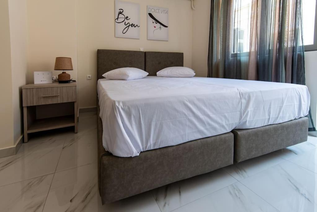 Apartament Plaka Rafaela Elegant Urban Retreat In Athens Historic Heart Zewnętrze zdjęcie