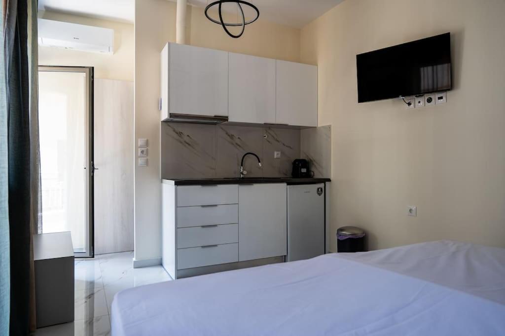 Apartament Plaka Rafaela Elegant Urban Retreat In Athens Historic Heart Zewnętrze zdjęcie