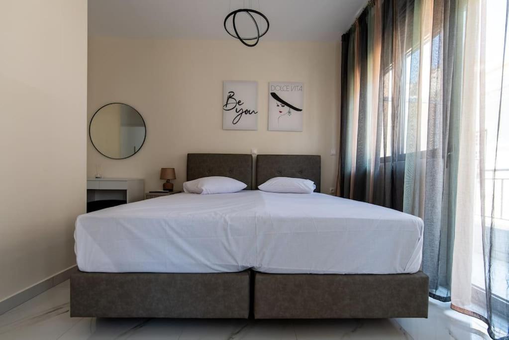 Apartament Plaka Rafaela Elegant Urban Retreat In Athens Historic Heart Zewnętrze zdjęcie