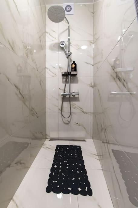 Apartament Plaka Rafaela Elegant Urban Retreat In Athens Historic Heart Zewnętrze zdjęcie