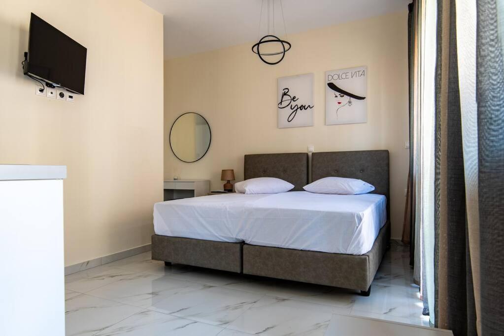 Apartament Plaka Rafaela Elegant Urban Retreat In Athens Historic Heart Zewnętrze zdjęcie